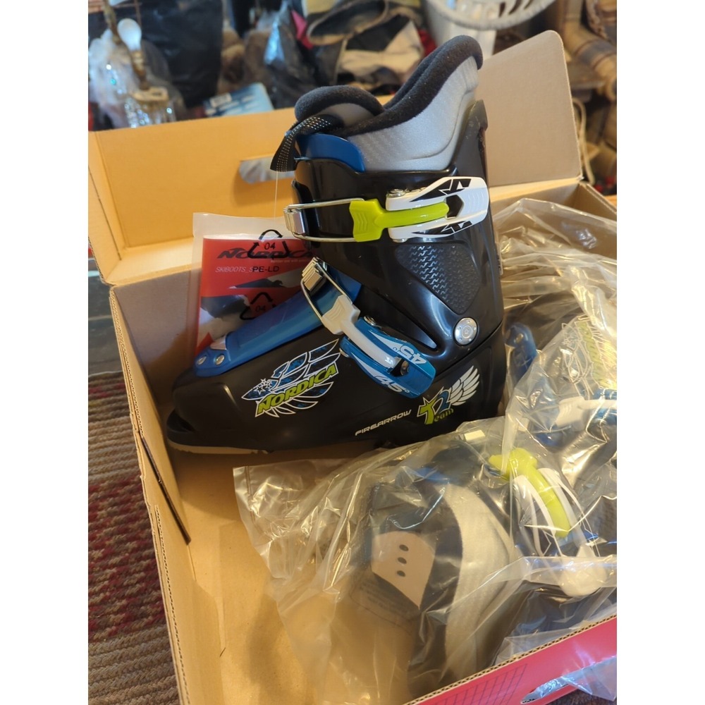 NEW Nordica‎ FireArrow Team 2 Youth US 3.5 Youth Ski Boots 215